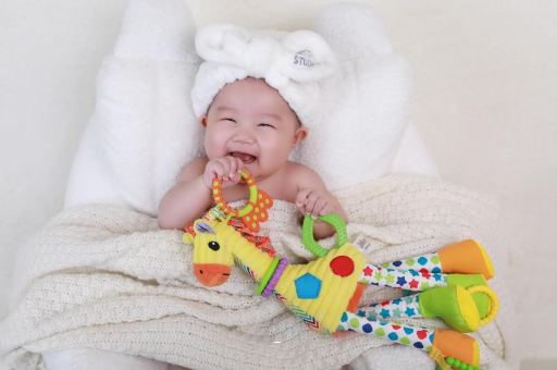 锡林郭勒盟宝宝咬手指甲